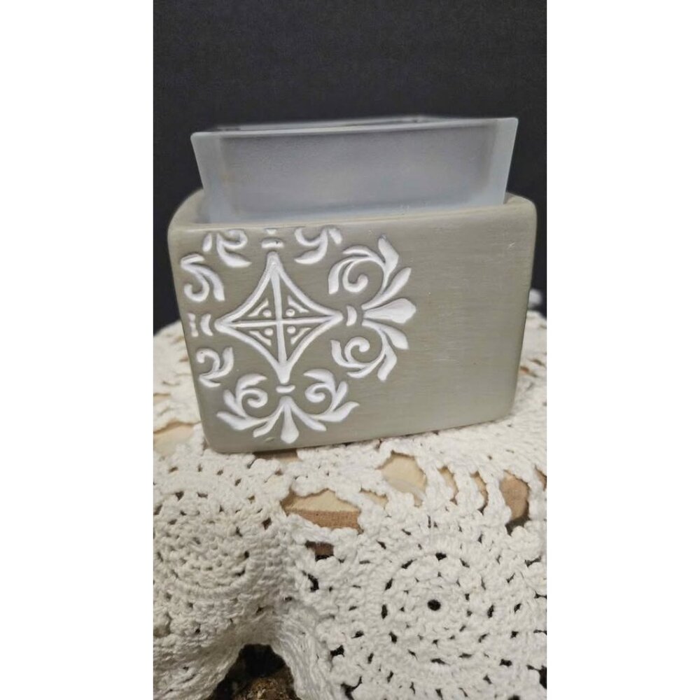 Retired Scentsy Fitzgerald Warmer